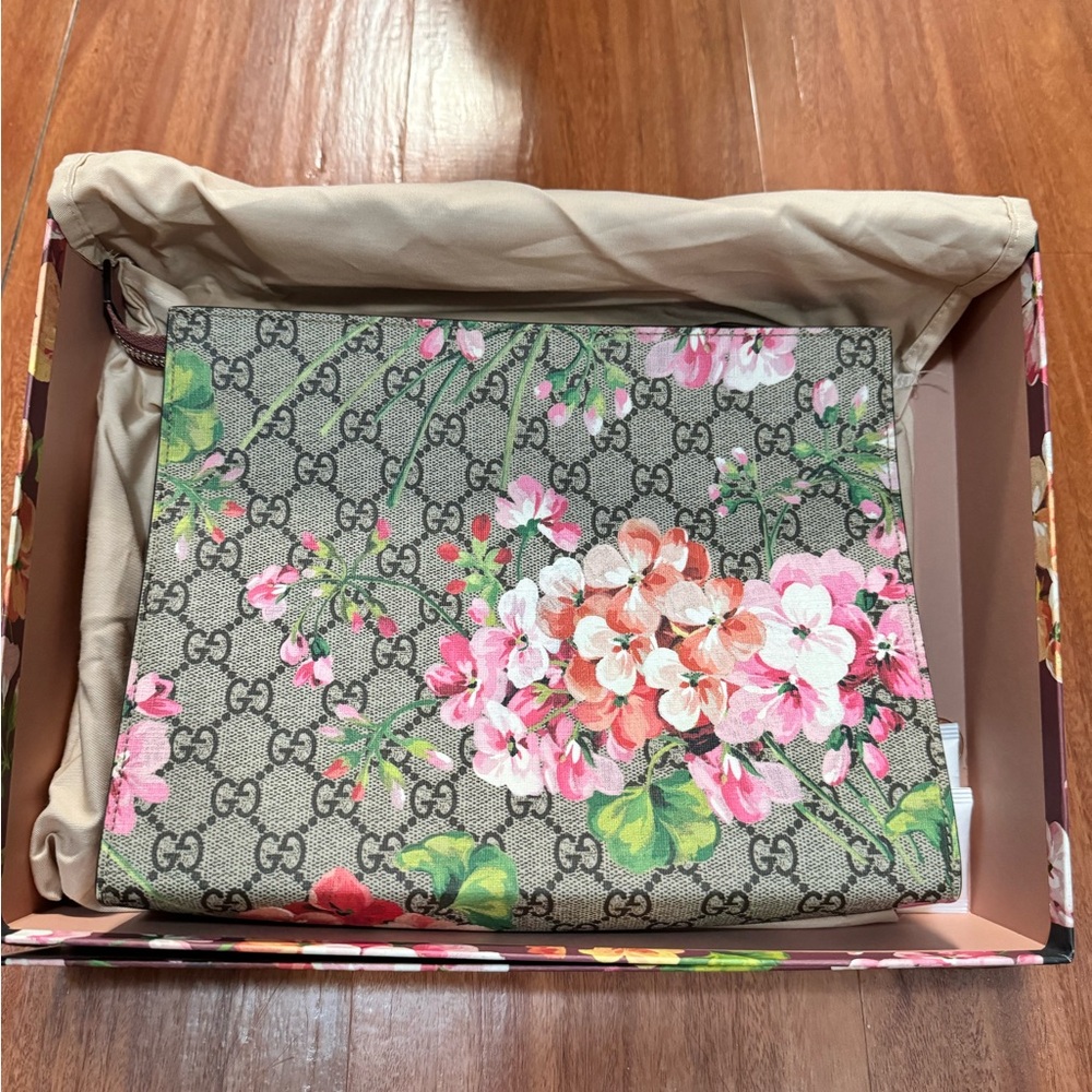 gucci floral pouch